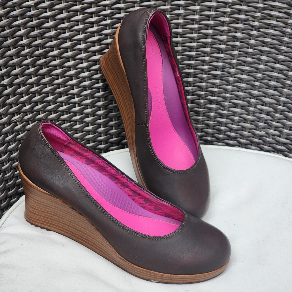 NWOT women's grey Croc wedges shoe size 9.5